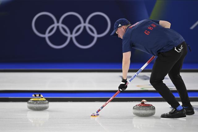 (260204) -- CORTINA D'AMPEZZO, Feb. 4, 2026 (Xinhua) -- Bruce Mouat of Britain competes during the curling mixed doubles round robin session 1 match between Norway and Britain of the 2026 Milan-Cortina Winter Olympics in Cortina D'Ampezzo, Italy, Feb. 4, 2026. (Xinhua/Lian Yi)
