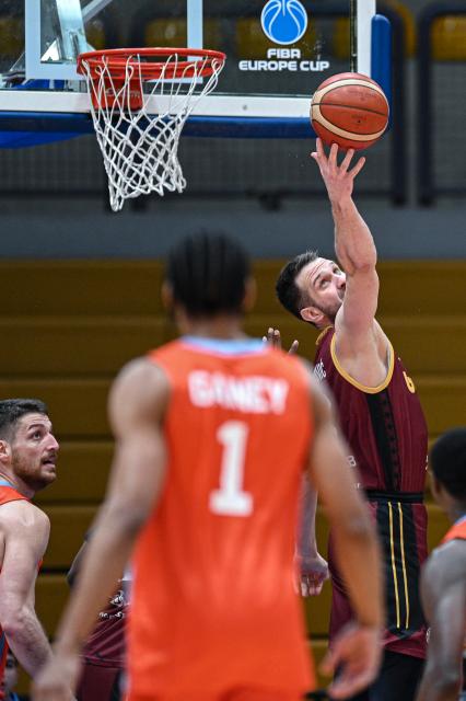 (260205) -- ZAGREB, Feb. 5, 2026 (Xinhua) -- Miralem Halilovic (R) of KK Bosna BH Telecom competes during the FIBA Europe Cup basketball match between Cedevita Junior and KK Bosna BH Telecom in Zagreb, Croatia, on Feb. 4, 2026. (Photo by Luka Antunac/PIXSELL via Xinhua)