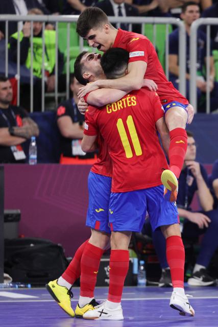 (260205) -- LJUBLJANA, Feb. 5, 2026 (Xinhua) -- Players of Spain celebrate victory after the UEFA Futsal EURO 2026 semifinal match between Croatia and Spain in Ljubljana, Slovenia, Feb. 4, 2026. (Photo by Zeljko Stevanic/Xinhua)