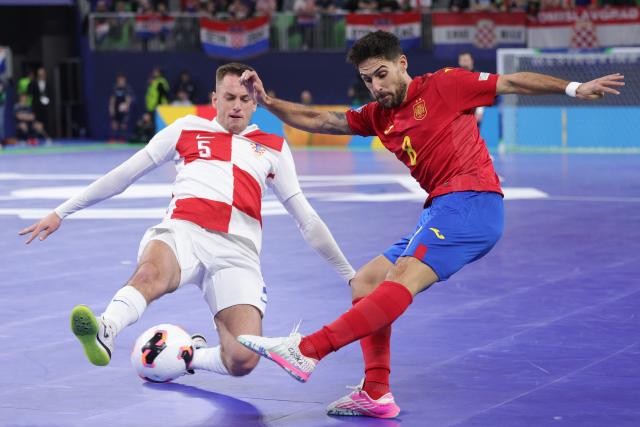 (260205) -- LJUBLJANA, Feb. 5, 2026 (Xinhua) -- Adolfo (R) of Spain shoots during the UEFA Futsal EURO 2026 semifinal match between Croatia and Spain in Ljubljana, Slovenia, Feb. 4, 2026. (Photo by Zeljko Stevanic/Xinhua)