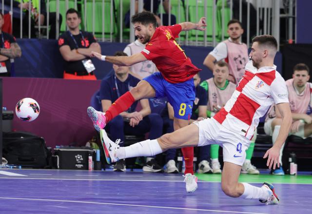 (260205) -- LJUBLJANA, Feb. 5, 2026 (Xinhua) -- Adolfo (L) of Spain shoots during the UEFA Futsal EURO 2026 semifinal match between Croatia and Spain in Ljubljana, Slovenia, Feb. 4, 2026. (Photo by Zeljko Stevanic/Xinhua)
