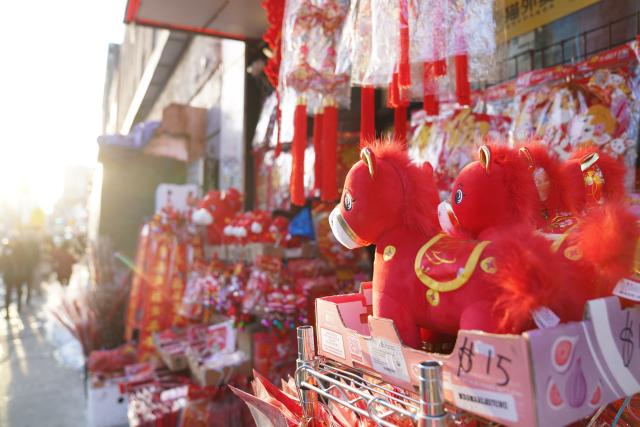 (260205) -- NEW YORK, Feb. 5, 2026 (Xinhua) -- This photo taken on Feb. 4, 2026 shows decorations for Chinese Spring Festival outside a store in Flushing, New York city, the United States. (Xinhua/Zhang Fengguo)