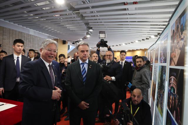 (260205) -- BEIJING, Feb. 5, 2026 (Xinhua) -- President of the Oriental Republic of Uruguay Yamandu Orsi visits the Beijing Foreign Studies University (BFSU) in Beijing, capital of China, Feb. 4, 2026. (Xinhua/Lu Ye)