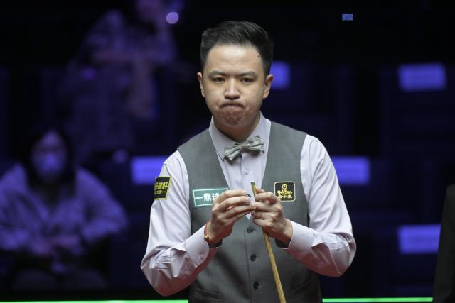 (260205) -- HONG KONG, Feb. 5, 2026 (Xinhua) -- Xiao Guodong competes during the second round match between Xiao Guodong of China and Ronnie O'Sullivan of England at the Snooker World Grand Prix 2026 in Hong Kong, south China, Feb. 5, 2026. (Xinhua/Lo Ping Fai)