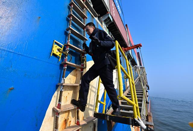 (260205) -- TIANJIN, Feb. 5, 2026 (Xinhua) -- Xu Qinping prepares to return to a tugboat by a soft ladder after conducting his piloting work at Tianjin Port in Tianjin, north China, Feb. 4, 2026.
  Sun Bo and Xu Qinping are both port pilots at Tianjin Port. A port pilot needs to be familiar not only with the port's navigation conditions, but also with vessel maneuvering skills. Working around the clock across navigation channels, berthing locations and anchorage grounds, they are responsible for the safe arrival and departure of ships at the port. 
  "When guiding the anchoring of a vessel weighing hundreds of thousands of tons, we must maneuver with centimeter-level precision," said Sun Bo. According to him, the most dangerous part is embarking from the anchorage, when a pilot must choose the right moment to climb up a soft ladder. A single moment of carelessness could lead to a fall into the sea. Moreover, port pilots work year-round without breaks, with the daily ship schedule dictating their routine. 
  Over his 22-year career, Sun Bo has piloted more than 4,500 vessels and also witnessed the rapid development of China's ports and foreign trade. (Xinhua/Zhao Zishuo)