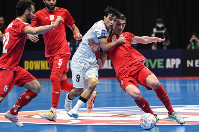 (260205) -- JAKARTA, Feb. 5, 2026 (Xinhua) -- Salim Kadhim Al-Darraji (2nd R) of Iraq competes during the semifinal match between Iraq and Iran at the AFC Futsal Asian Cup 2026 in Jakarta, Indonesia, Feb. 5, 2026. (Xinhua/Agung Kuncahya B.)