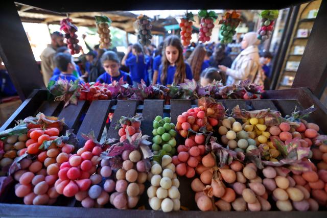 (260205) -- TRIPOLI, Feb. 5, 2026 (Xinhua) -- Students select bunches of grapes crafted from soap at the Soap Museum in Tripoli, northern Lebanon, Feb. 5, 2026. (Photo by Bilal Jawich/Xinhua)