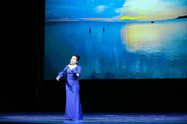 (260205) -- BISHKEK, Feb. 5, 2026 (Xinhua) -- A singer performs at the "Happy Chinese New Year in Bishkek 2026" cultural show in Bishkek, Kyrgyzstan, Feb. 4, 2026. The show was presented by a joint artistic group composed of Fujian Vocational College of Art,  Fujian Acrobatic Troupe, Fujian song and dance theater, and Quanzhou Gaojia Opera Heritage Center. The program included songs, dances, magic, acrobatics, local opera, and instrumental performances. Nearly 900 people watched the show at the scene. (Photo by Roman/Xinhua)