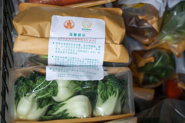 (260205) -- SHENZHEN, Feb. 5, 2026 (Xinhua) -- Packaged vegetables are ready to be distributed to the food bank terminal at Yitian Village of Futian District in Shenzhen, south China's Guangdong Province, Dec. 19, 2025. TO GO WITH "Feature: Low-key experiment changing how food aid works in south China's Shenzhen" (Xinhua/Liang Xu)