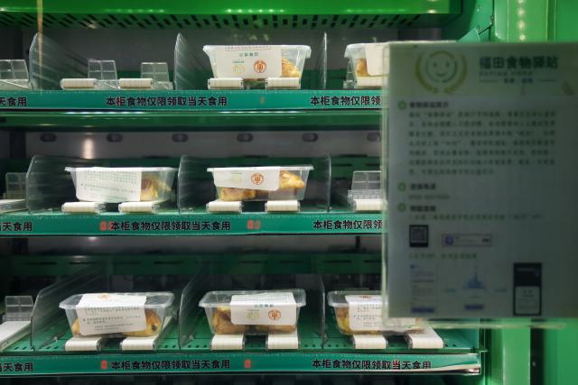 (260205) -- SHENZHEN, Feb. 5, 2026 (Xinhua) -- This photo taken on Dec. 20, 2025 shows a food bank terminal at Huanggang Village of Futian District in Shenzhen, south China's Guangdong Province. TO GO WITH "Feature: Low-key experiment changing how food aid works in south China's Shenzhen" (Xinhua/Liang Xu)