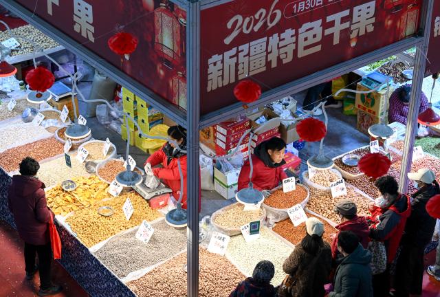 (260205) -- BEIJING, Feb. 5, 2026 (Xinhua) -- People shop at a fair featuring Chinese New Year goods in Yinchuan City, northwest China's Ningxia Hui Autonomous Region, Feb. 5, 2026. Fairs and events are held across the country, where people shop for goods in preparation for the upcoming Spring Festival, or the Chinese New Year. (Xinhua/Feng Kaihua)