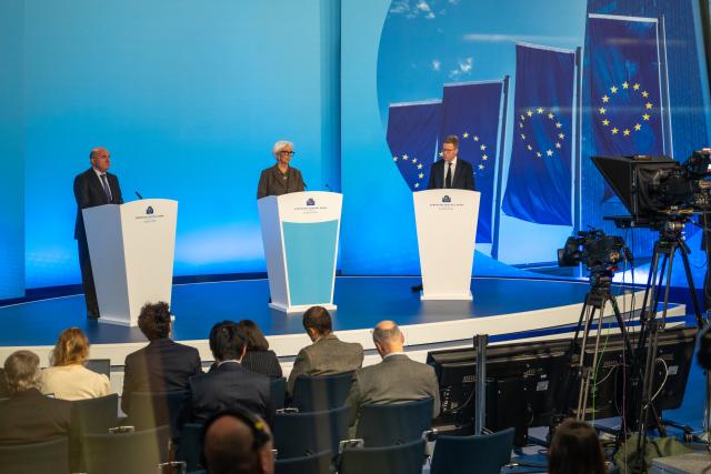 (260205) -- FRANKFURT, Feb. 5, 2026 (Xinhua) -- European Central Bank (ECB) President Christine Lagarde (C, on the stage) attends a press conference in Frankfurt, Germany, on Feb. 5, 2026. The ECB on Thursday decided to leave key interest rates unchanged at its first monetary policy meeting of 2026, marking the fifth consecutive hold since July 2025. (ECB/Handout via Xinhua)