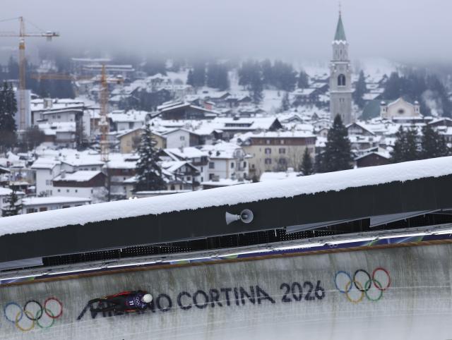 (260205) -- CORTINA D'AMPEZZO, Feb. 5, 2026 (Xinhua) -- Bao Zhenyu of China attends a Luge men's singles official training session ahead of the Milan-Cortina 2026 Olympic Winter Games, in Cortina D'Ampezzo, Italy, Feb. 5, 2026. (Xinhua/Ding Xu)