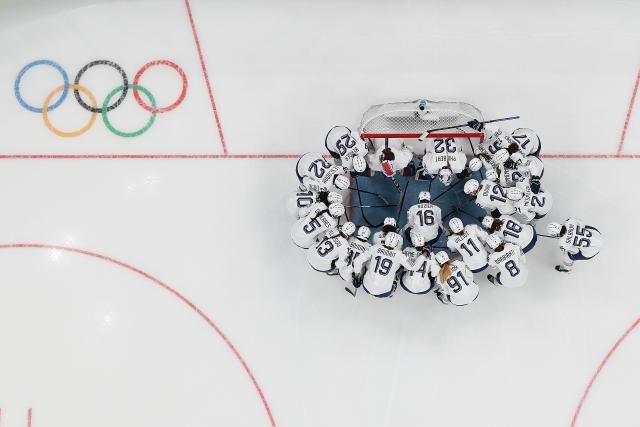 (260205) -- MILAN, Feb. 5, 2026 (Xinhua) -- Players of France cheer up before the ice hockey women's preliminary round group B match between Italy and France of the Milan-Cortina 2026 Olympic Winter Games in Milan, Italy, Feb. 5, 2026. (Xinhua/Zhang Haofu)