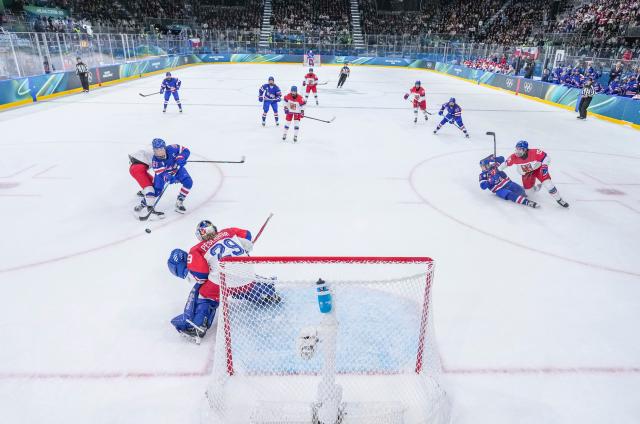 (260205) -- MILAN, Feb. 5, 2026 (Xinhua) -- Hilary Knight (2nd L) of the United States shoots to score during the ice hockey women's preliminary round group A match between the United States and the Czech Republic of the Milan-Cortina 2026 Olympic Winter Games in Milan, Italy, Feb. 5, 2026. (Xinhua/Sun Fei)