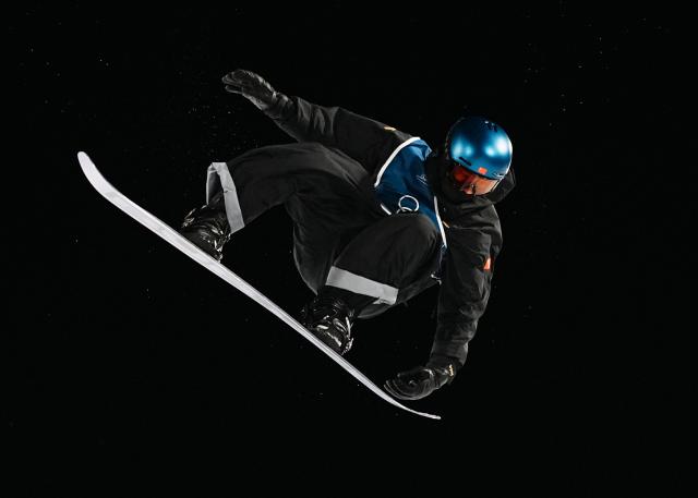 (260205) -- LIVIGNO, Feb. 5, 2026 (Xinhua) -- Su Yiming of China competes during the Snowboard Men's Big Air qualification of the Milan-Cortina 2026 Olympic Winter Games in Livigno, Italy, Feb. 5, 2026. (Xinhua/Hu Chao)