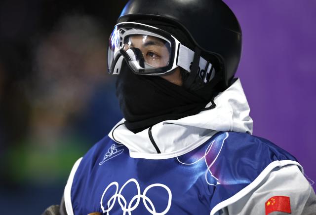 (260205) -- LIVIGNO, Feb. 5, 2026 (Xinhua) -- Yang Wenlong of China reacts during the Snowboard Men's Big Air qualification of the Milan-Cortina 2026 Olympic Winter Games in Livigno, Italy, Feb. 5, 2026. (Xinhua/Wang Peng)