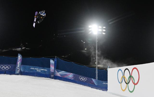 (260205) -- LIVIGNO, Feb. 5, 2026 (Xinhua) -- Yang Wenlong of China competes during the Snowboard Men's Big Air qualification of the Milan-Cortina 2026 Olympic Winter Games in Livigno, Italy, Feb. 5, 2026. (Xinhua/Xia Yifang)