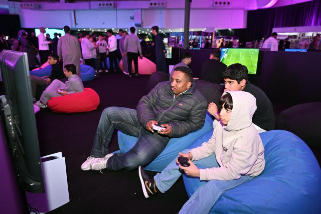(260205) -- HAWALLI GOVERNORATE, Feb. 5, 2026 (Xinhua) -- People play games during a gaming festival in Hawalli Governorate, Kuwait, Feb. 5, 2026. The BASE Gaming Festival kicked off here on Thursday. (Photo by Asad/Xinhua)