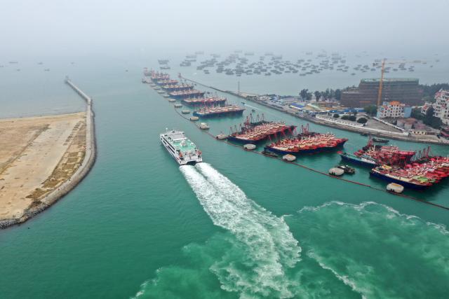 (260206) -- BEIJING, Feb. 6, 2026 (Xinhua) -- An aerial drone photo shows the Beiyou 36 passenger ship departing from Beihai international port and heading for Weizhou Island in Beihai, south China's Guangxi Zhuang Autonomous Region, Feb. 5, 2026. Beiyou 36, the 1,200-seat high-speed passenger ship newly put into operation in Baihai for the Spring Festival travel rush, has a total length of 71 meters, a designed speed of 29 knots, and a maximum speed of over 32 knots. (Xinhua/Lu Boan)