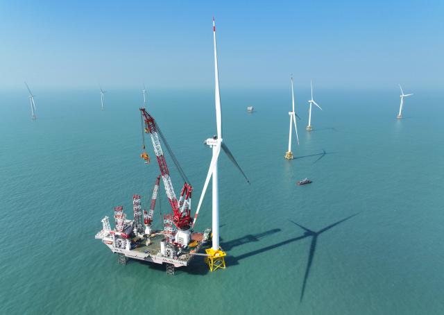(260206) -- FUZHOU, Feb. 6, 2026 (Xinhua) -- A drone photo taken on Jan. 13, 2026 shows part of an offshore wind turbine unit and a 2,000-ton self-elevating offshore wind power installation platform on the waters of southern Fujian in southwest China. A 20-megawatt offshore wind turbine unit was put into operation on the waters of southern Fujian on Thursday, and was successfully connected to the grid for power generation. (Xinhua/Lin Shanchuan)