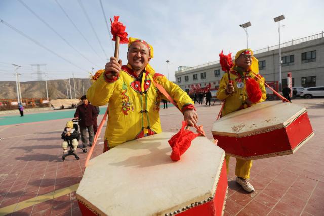 (260206) -- BEIJING, Feb. 6, 2026 (Xinhua) -- Members of a Shehuo team take part in a rehearsal in Chankou Town, Dingxi City of northwest China's Gansu Province, Feb. 5, 2026. With the Spring Festival drawing near, various festive events are held across the country to celebrate the Chinese New Year. (Photo by Wang Kexian/Xinhua)