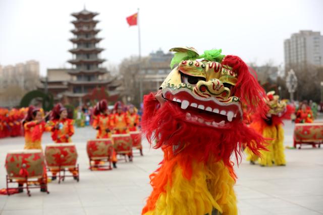 (260206) -- BEIJING, Feb. 6, 2026 (Xinhua) -- A Shehuo team performs lion dance at a square in Zhangye City, northwest China's Gansu Province, Feb. 5, 2026. With the Spring Festival drawing near, various festive events are held across the country to celebrate the Chinese New Year. (Photo by Chen Li/Xinhua)
