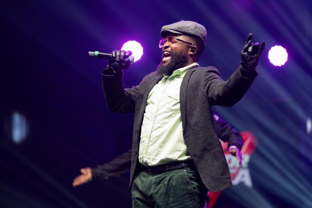 (260206) -- NAIROBI, Feb. 6, 2026 (Xinhua) -- Fanuel Mulwa performs during the finals of Sing for Africa, a Chinese-supported musical talent show in Nairobi, Kenya, Dec. 29, 2025.
  Fanuel Mulwa was over the moon after outperforming dozens of contestants to win Sing for Africa, a Chinese-supported musical talent show launched in Nairobi, Kenya's capital, in November 2025.
   The artist competed in every episode of the contest, impressing judges with his smooth vocals, confidence, and commanding stage presence.
   "The experience was good, and the artists were highly competitive. During the auditions, I performed a song called Kwaheri -- the Swahili word for goodbye -- as a way of moving on from a previous heartbreak," Mulwa told Xinhua ahead of the finals.
   Meeting local music legends during auditions at a studio in Nairobi was uplifting, he said, adding that encouragement from judges pushed him to refine his craft and aim for victory in a contest that captivated audiences in Kenya and beyond.
   Mulwa said the experience sharpened his songwriting skills, and he plans to use the prize money of one million Kenyan shillings (about 7,700 U.S. dollars) to set up a studio to nurture the next generation of musical talent in the country.
    TO GO WITH "Feature: Chinese-backed musical talent show unlocks creative genius of Kenyan youth" (Xinhua/Xie Jianfei)