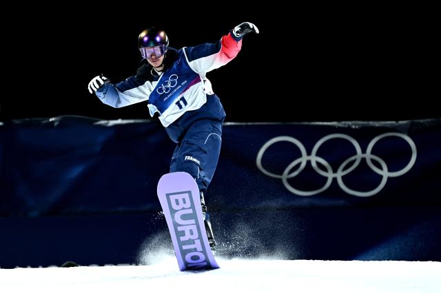 (260206) -- LIVIGNO, Feb. 6, 2026 (Xinhua) -- Romain Allemand of France competes during the Snowboard Men's Big Air qualification of the Milan-Cortina 2026 Olympic Winter Games in Livigno, Italy, Feb. 5, 2026. (Xinhua/Zhang Hongxiang)