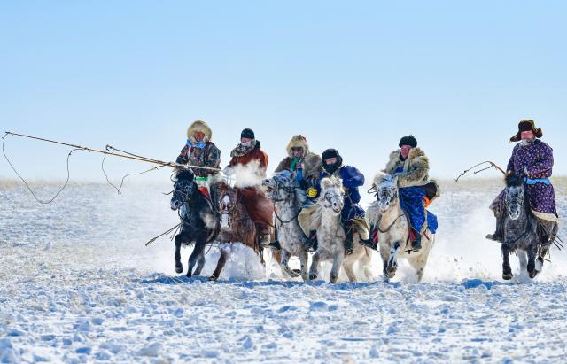 (260206) -- XILINGOL, Feb. 6, 2026 (Xinhua) -- Herdsmen ride on horses on a snowfield during a new year event in Xilinhot City, Xilingol League, north China's Inner Mongolia Autonomous Region, Feb. 5, 2026. (Photo by Wang Zheng/Xinhua)