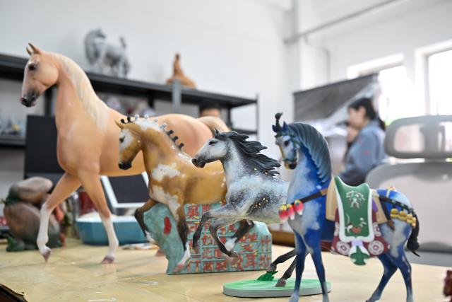 (260206) -- TIANJIN, Feb. 6, 2026 (Xinhua) -- Painted figurines are displayed at the Tianjin Clay Figurine Zhang Painted Sculpture Working Office in Tianjin, north China, Feb. 5, 2026. The Tianjin Clay Figurine Zhang Painted Sculpture Working Office has recently designed and created a series of painted sculptures themed on the Year of the Horse to greet the Chinese New Year. These artworks will be part of a Year of the Horse themed exhibition at the Tianjin Museum, which will be be open to the public free of charge during the Spring Festival. (Xinhua/Sun Fanyue)