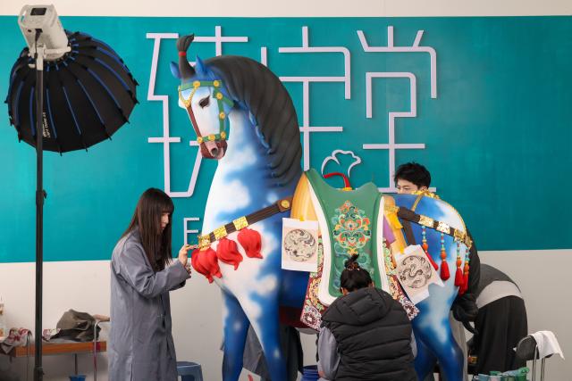 (260206) -- TIANJIN, Feb. 6, 2026 (Xinhua) -- Artists paint a clay sculpture at the Tianjin Clay Figurine Zhang Painted Sculpture Working Office in Tianjin, north China, Feb. 5, 2026. The Tianjin Clay Figurine Zhang Painted Sculpture Working Office has recently designed and created a series of painted sculptures themed on the Year of the Horse to greet the Chinese New Year. These artworks will be part of a Year of the Horse themed exhibition at the Tianjin Museum, which will be be open to the public free of charge during the Spring Festival. (Xinhua/Sun Fanyue)