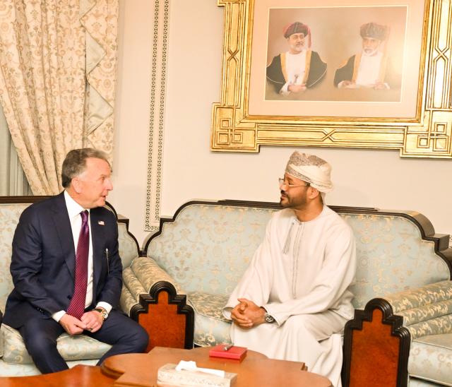 (260206) -- MUSCAT, Feb. 6, 2026 (Xinhua) -- Omani Foreign Minister Sayyid Badr bin Hamad bin Hamood Albusaidi (R) meets with the U.S. president's special envoy Steve Witkoff in Muscat, Oman, Feb. 6, 2026. Oman's Foreign Ministry said on Friday that the ongoing indirect talks between Iranian and U.S. delegations in Muscat are focused on preparing the ground for the resumption of diplomatic and technical negotiations on the Iranian nuclear issues. (Xinhua)