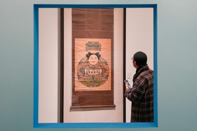 (260206) -- NANJING, Feb. 6, 2026 (Xinhua) -- A man visits an exhibition on Taohuawu woodblock New Year prints at Suzhou Art Museum in Suzhou, east China's Jiangsu Province, Feb. 4, 2026.
  Suzhou has a time-honored tradition of displaying New Year prints during the Spring Festival. Taohuawu woodblock New Year prints, named after their widespread popularity on Suzhou's Taohuawu Street in ancient times, boast a history of over 400 years. Their crafting technique traces back to the woodblock printing methods of the Song Dynasty (960-1279). Featuring a diverse range of themes, these prints not only express people's best wishes for the new year but also mirror the evolving changes in society. 
   With the Spring Festival approaching, Taohuawu woodblock New Year prints have been updated with fresh designs featuring the Year of the Horse elements. An exhibition of these prints is also being held at the Suzhou Art Museum. Meanwhile people can experience the prints making process in person and purchase cultural and creative products at a promotion center of Taohuawu woodblock New Year prints. (Xinhua/Li Bo)