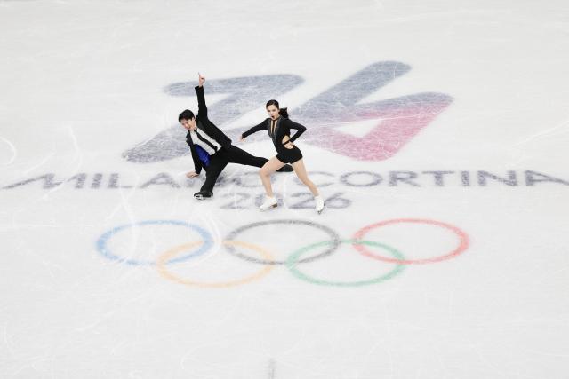 (260206) -- MILAN, Feb. 6, 2026 (Xinhua) -- Lim Hannah (R)/Quan Ye of South Korea perform during the figure skating team event ice dance rhythm dance of the Milan-Cortina 2026 Olympic Winter Games in Milan, Italy, Feb. 6, 2026. (Xinhua/Chen Yichen)