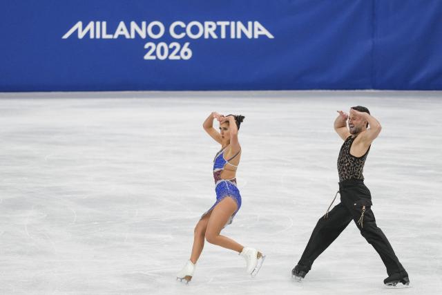 (260206) -- MILAN, Feb. 6, 2026 (Xinhua) -- Lilah Fear (L)/Lewis Gibson of Britain perform during the figure skating team event ice dance rhythm dance of the Milan-Cortina 2026 Olympic Winter Games in Milan, Italy, Feb. 6, 2026. (Xinhua/Xue Yuge)