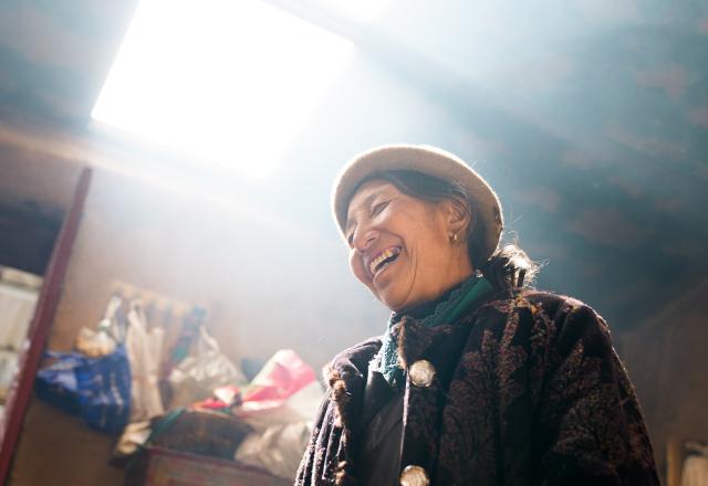 (260206) -- SHANNAN, Feb. 6, 2026 (Xinhua) -- A villager recalls changes in her life at home in Yumai Town of Lhunze County in Shannan City, southwest China's Xizang Autonomous Region, Feb. 6, 2026. Yumai Town, located on the southern foot of the Himalayas, was once home to merely three permanent residents due to its harsh and rugged terrain. Today, residential houses here are neatly arranged, with comprehensive infrastructure including drainage and communication facilities in place. 
   Schools, health clinics, and hotels have also been established, alongside with home-stays, small shops, and courier stations operated by villagers.
   In 2025, the area received over 12,000 tourists, with home-stay income exceeding 284,200 yuan. (Xinhua/Tenzin Nyida)