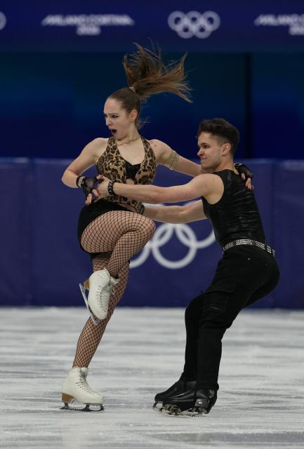 (260206) -- MILAN, Feb. 6, 2026 (Xinhua) -- Sofiia Dovhal (L)/Wiktor Kulesza of Poland compete during the figure skating team event pair skating short program of the Milan-Cortina 2026 Olympic Winter Games in Milan, Italy, Feb. 6, 2026. (Xinhua/Cheng Min)