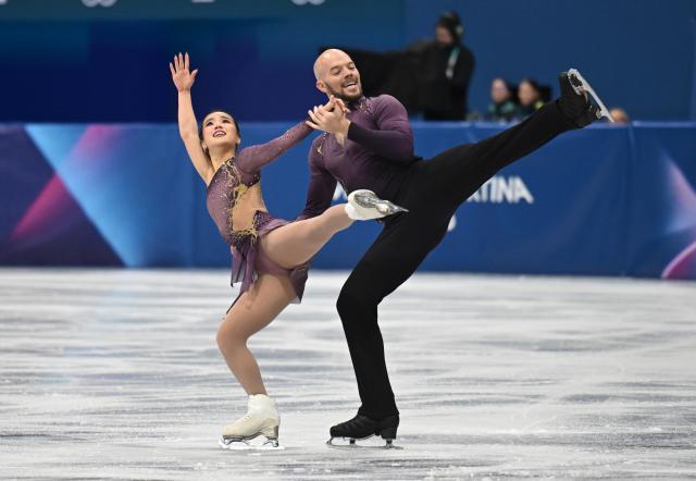 (260206) -- MILAN, Feb. 6, 2026 (Xinhua) -- Ellie Kam (L)/Danny O'Shea of the United States compete during the figure skating team event pair skating short program of the Milan-Cortina 2026 Olympic Winter Games in Milan, Italy, Feb. 6, 2026. (Xinhua/Cheng Min)