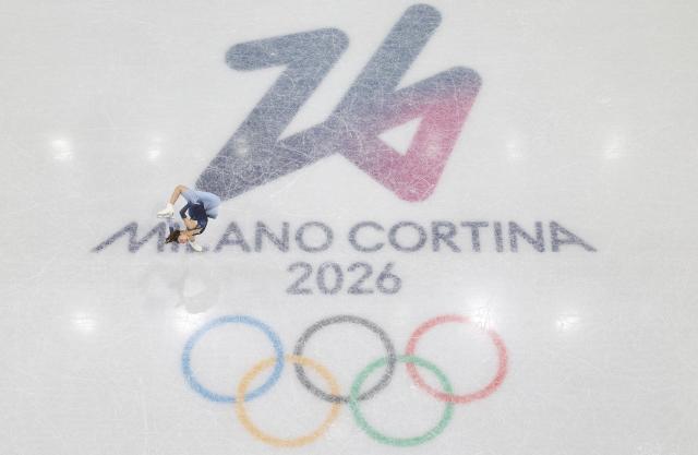 (260206) -- MILAN, Feb. 6, 2026 (Xinhua) -- Sakamoto Kaori of Japan competes during the women single skating short program of the figure skating team event of the Milan-Cortina 2026 Olympic Winter Games in Milan, Italy, Feb. 6, 2026. (Xinhua/Li Ming)