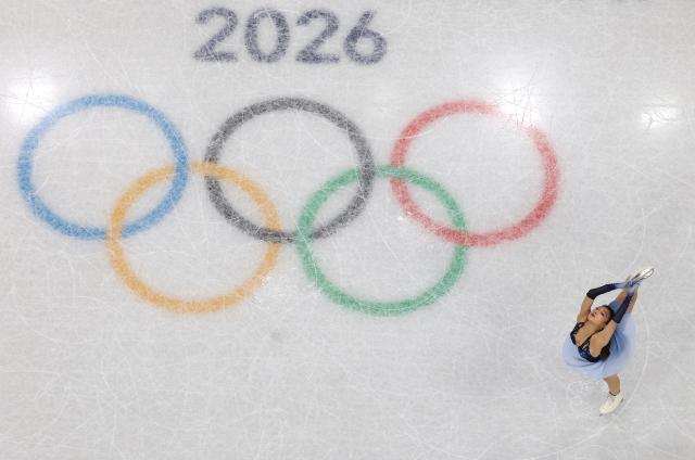 (260206) -- MILAN, Feb. 6, 2026 (Xinhua) -- Sakamoto Kaori of Japan competes during the women single skating short program of the figure skating team event of the Milan-Cortina 2026 Olympic Winter Games in Milan, Italy, Feb. 6, 2026. (Xinhua/Li Ming)