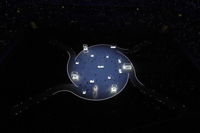 (260206) -- MILAN, Feb. 6, 2026 (Xinhua) -- Artists perform during the opening ceremony of the Milan-Cortina 2026 Olympic Winter Games at the San Siro Olympic Stadium in Milan, Italy, Feb. 6, 2026. (Xinhua/Chen Yichen)