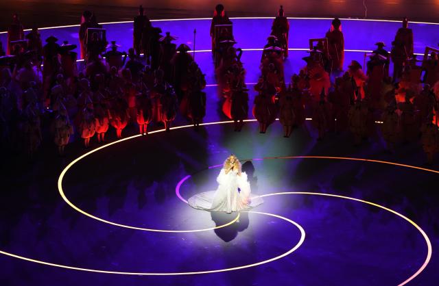 (260206) -- MILAN, Feb. 6, 2026 (Xinhua) -- Mariah Carey performs during the opening ceremony of the Milan-Cortina 2026 Olympic Winter Games at the San Siro Olympic Stadium in Milan, Italy, Feb. 6, 2026. (Xinhua/Xue Yuge)