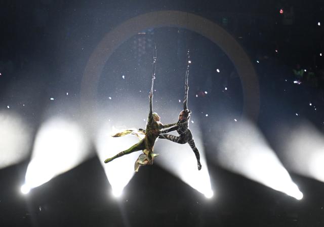 (260206) -- MILAN, Feb. 6, 2026 (Xinhua) -- Artists perform during the opening ceremony of the Milan-Cortina 2026 Olympic Winter Games at the San Siro Olympic Stadium in Milan, Italy, Feb. 6, 2026. (Xinhua/Cheng Min)