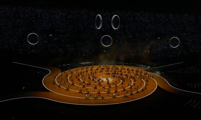 (260206) -- MILAN, Feb. 6, 2026 (Xinhua) -- Artists perform during the opening ceremony of the Milan-Cortina 2026 Olympic Winter Games at the San Siro Olympic Stadium in Milan, Italy, Feb. 6, 2026. (Xinhua/Cheng Min)