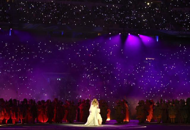 (260206) -- MILAN, Feb. 6, 2026 (Xinhua) -- Mariah Carey performs during the opening ceremony of the Milan-Cortina 2026 Olympic Winter Games at the San Siro Olympic Stadium in Milan, Italy, Feb. 6, 2026. (Xinhua/Li Jing)