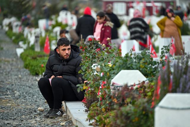 (260206) -- ANTAKYA, Feb. 6, 2026 (Xinhua) -- People mourn for their relatives who died in the Feb. 6, 2023 earthquakes at a cemetery in Antakya, Hatay province, Türkiye on Feb. 6, 2026. TO GO WITH "Feature: 3 yrs on, Turkish people still struggling to recover from devastating earthquake" (Mustafa Kaya/Handout via Xinhua)