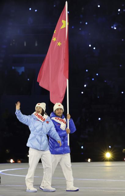 (260206) -- MILAN, Feb. 6, 2026 (Xinhua) -- Flagbearers Ning Zhongyan (R) and Zhang Chutong of the delegation of China parade into the San Siro Olympic Stadium during the opening ceremony of the Milan-Cortina 2026 Olympic Winter Games in Milan, Italy, Feb. 6, 2026. (Xinhua/Li Jing)