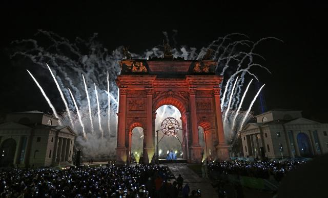 (260206) -- MILAN, Feb. 6, 2026 (Xinhua) -- Fireworks illuminate the night sky at the Arco della Pace during the opening ceremony of the Milan-Cortina 2026 Olympic Winter Games in Milan, Italy, Feb. 6, 2026. (Xinhua/Wu Wei)