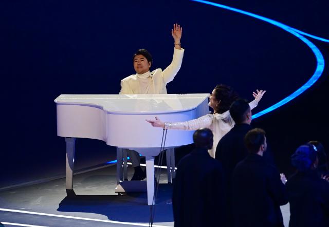 (260206) -- MILAN, Feb. 6, 2026 (Xinhua) -- Chinese pianist Lang Lang performs during the opening ceremony of the Milan-Cortina 2026 Olympic Winter Games at the San Siro Olympic Stadium in Milan, Italy, Feb. 6, 2026. (Xinhua/Tao Xiyi)